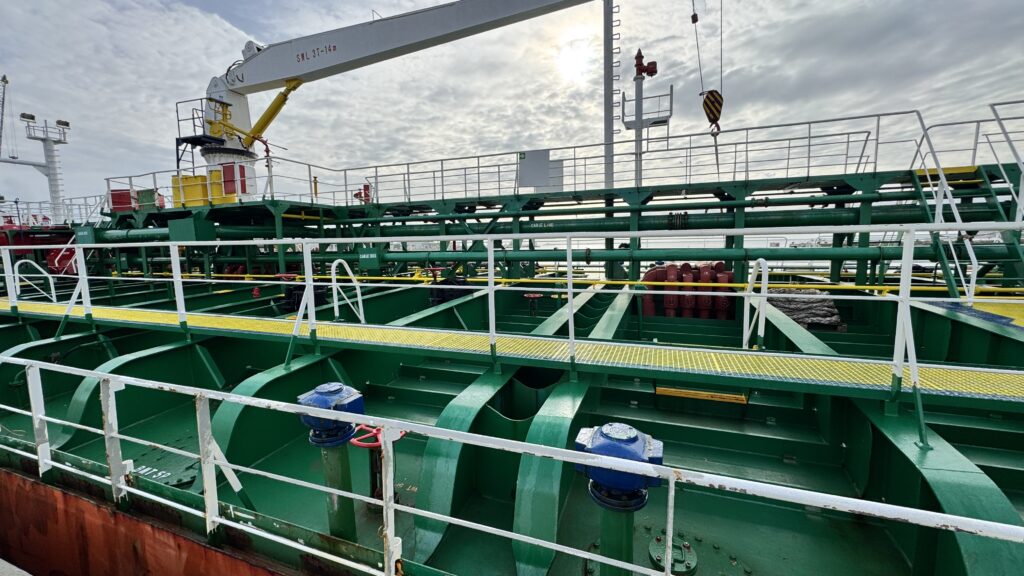 Infrastructure Project Planning: 5 Principles for Quality 2 bitüm nedir sorusuna görsel yanıt sunan tanker dolum işlemi