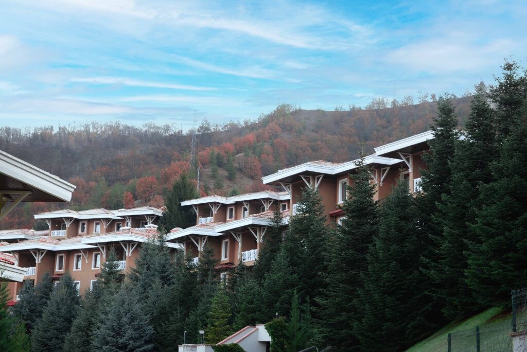 Thermal Tourism: 5 Comfortable Options with the Eliz Hotel Privilege 3 termal turizm merkezi eliz hotel’in doğa ile iç içe konumlanan ahşap konaklama alanları