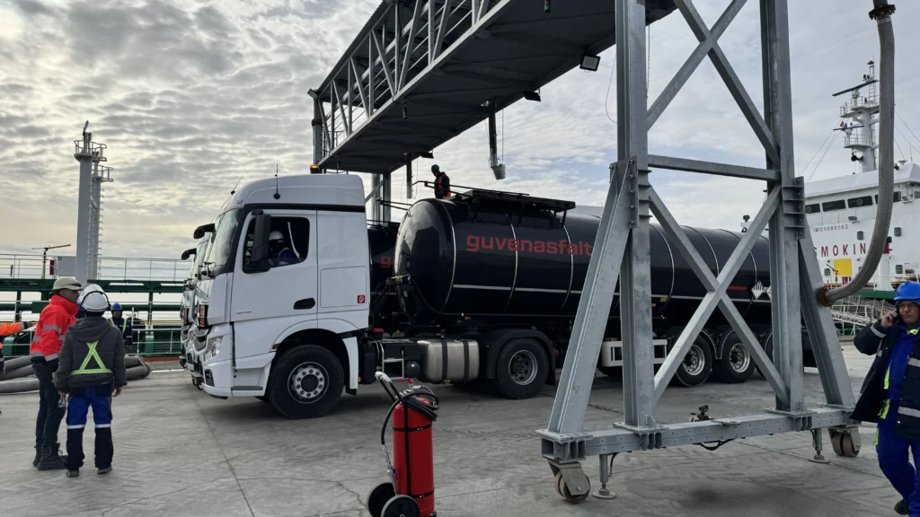 5 Kritik Faktörle Asfalt Üretiminde Kalite Nasıl Sağlanır? 3 Guven Asfalt Bitum Tanker Dolum Operasyonu – Liman Tesisi 5 Kritik Faktörle Asfalt Üretiminde Kalite Nasıl Sağlanır?