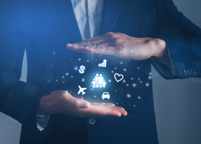 businessman with protective hands gesture insurance icons car travel family life love financial insurance concept İşletmeler İçin Sigorta Neden Stratejik Bir Gerekliliktir?