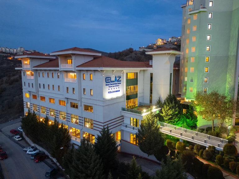 Otel Seçerken Yapılan 7 Hata ve Doğru Seçim İpuçları 1 drone4 Otel Seçerken Yapılan 7 Hata ve Doğru Seçim İpuçları
